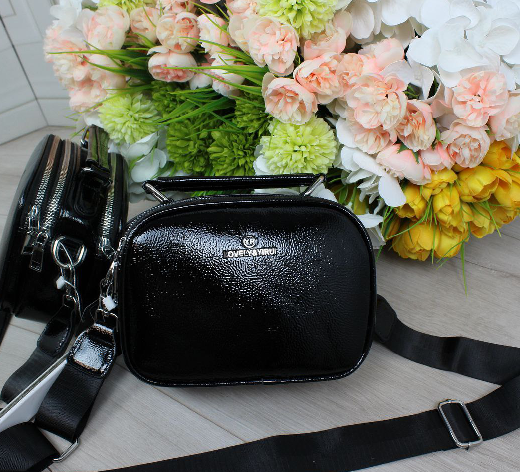 Шкіряна жіноча лакова чорна сумка клатч на широкому ремені вечірня маленька через плече, фото 1