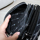 Шкіряна жіноча лакова чорна сумка клатч на широкому ремені вечірня маленька через плече, фото 7