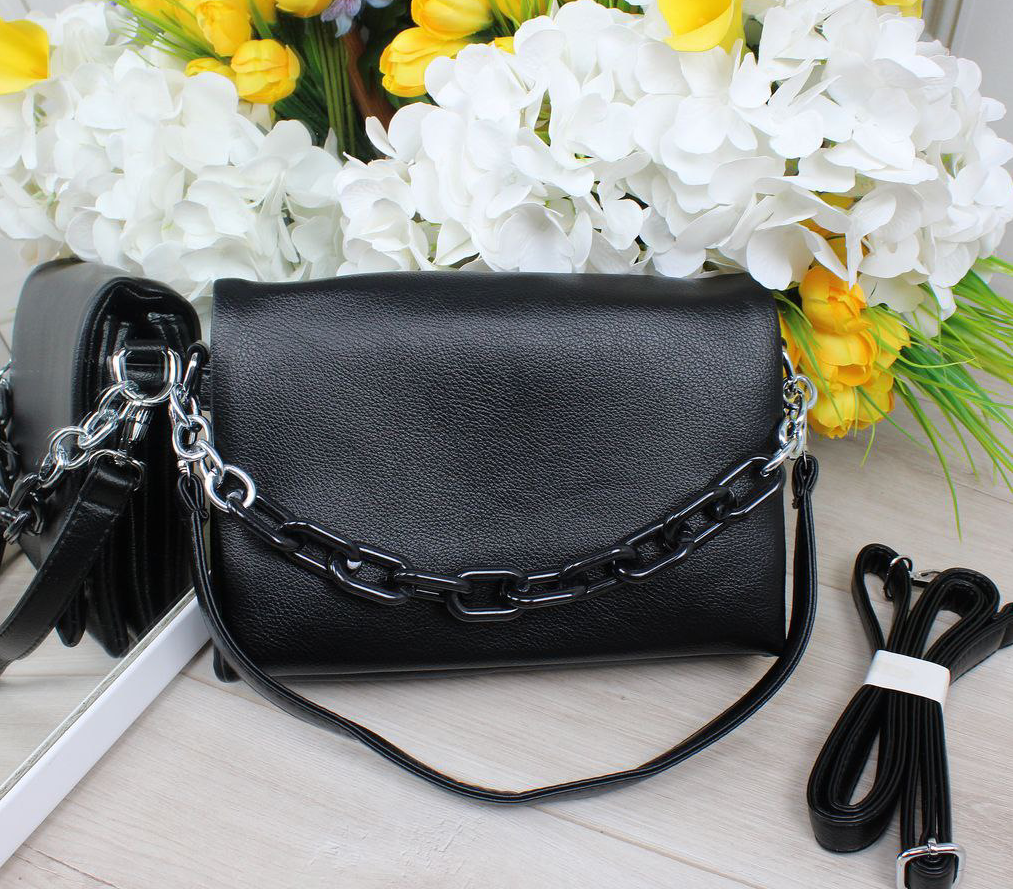 Шкіряна модна жіноча чорна сумка через плече маленька класична з ланцюжком, фото 1
