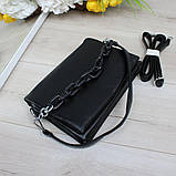 Шкіряна модна жіноча чорна сумка через плече маленька класична з ланцюжком, фото 3