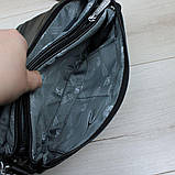Шкіряна модна жіноча чорна сумка через плече маленька класична з ланцюжком, фото 8