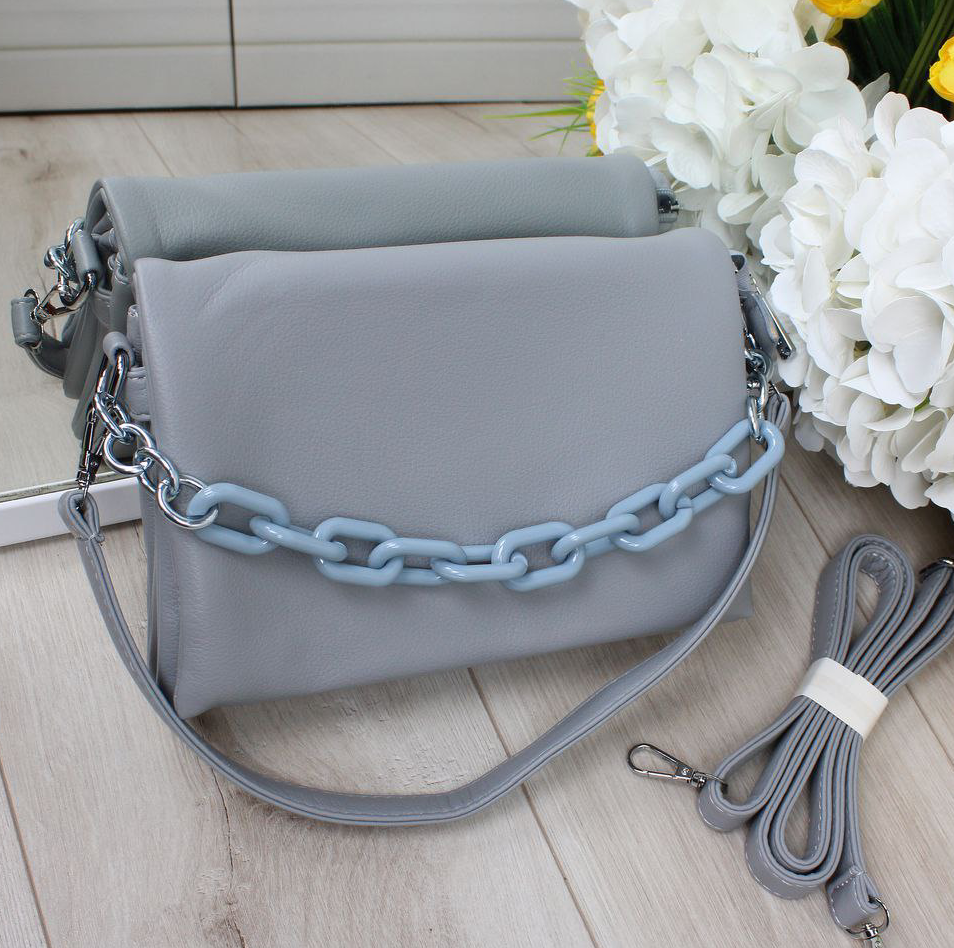 Шкіряна модна жіноча сумка блакитна через плече маленька класична з ланцюжком, фото 1