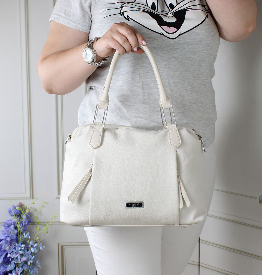 Шкіряна модна сумка жіноча середнього розміру через плече класична молочна, фото 1