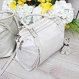 Шкіряна модна сумка жіноча середнього розміру через плече класична молочна, фото 4