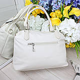 Шкіряна модна сумка жіноча середнього розміру через плече класична молочна, фото 5