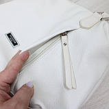 Шкіряна модна сумка жіноча середнього розміру через плече класична молочна, фото 7