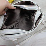 Шкіряна модна сумка жіноча середнього розміру через плече класична молочна, фото 10