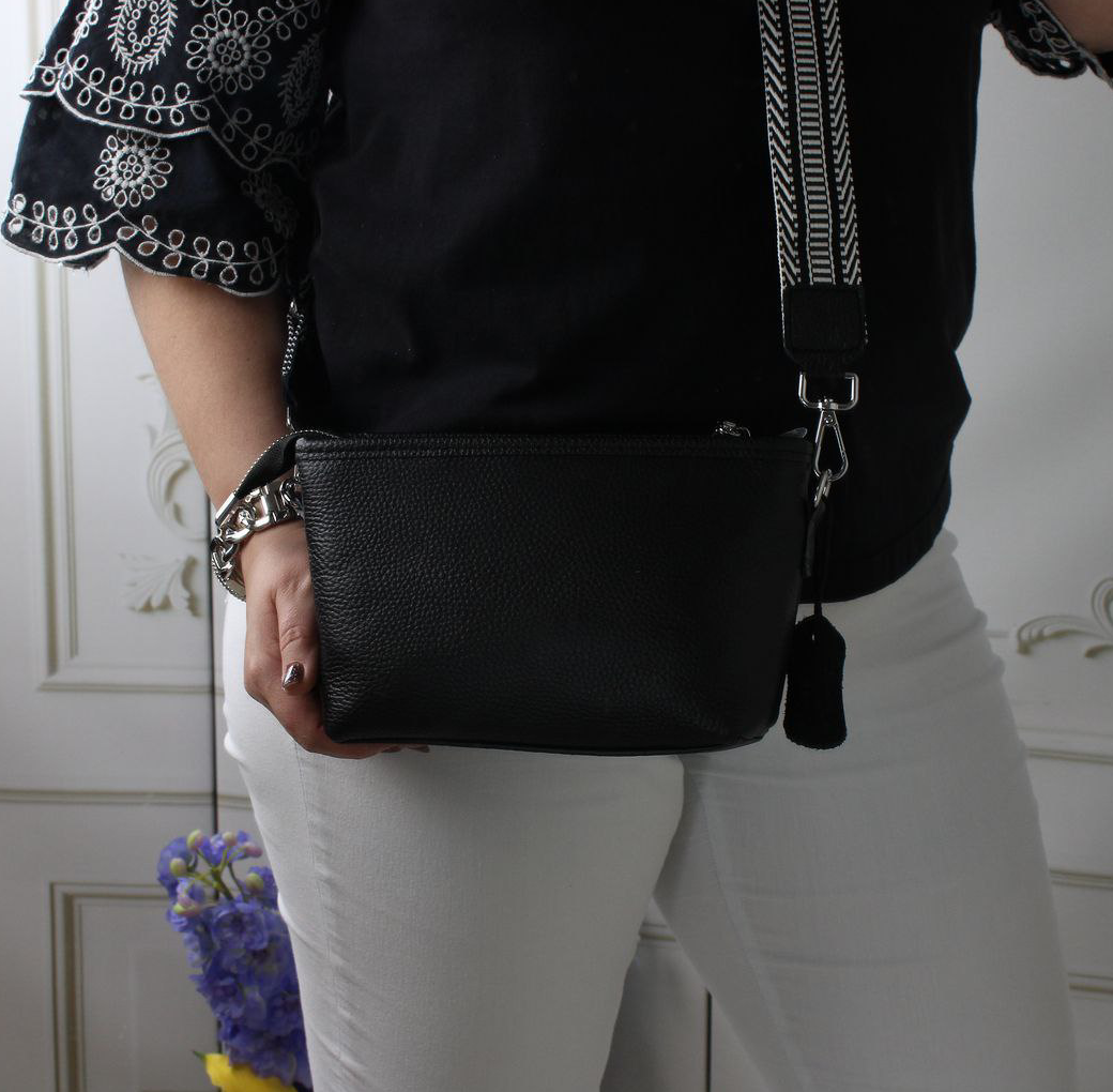 Натуральна жіноча шкіряна чорна сумка клатч через плече маленька на широкому ремені вечірня, фото 1