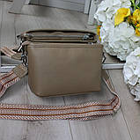 Натуральна шкіряна жіноча сумка бежева клатч через плече маленька на широкому ремені вечірня, фото 3