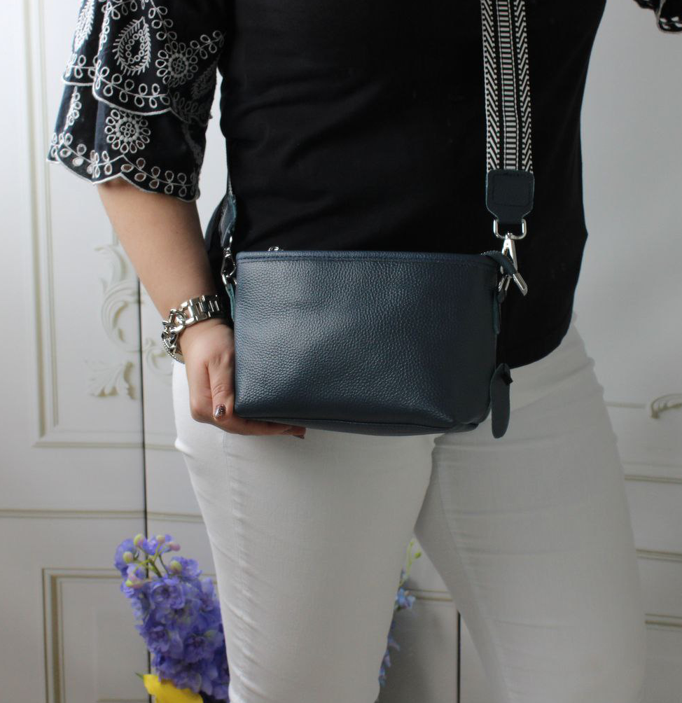 Натуральна шкіряна сумка жіноча клатч через плече маленька на широкому ремені вечірня синя, фото 1