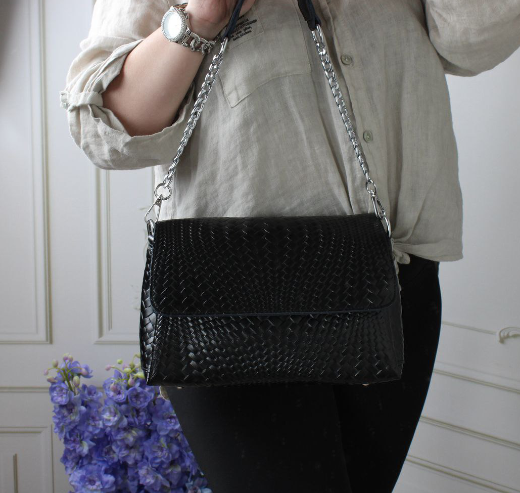 Натуральна шкіряна жіноча чорна сумка клатч через плече маленька модна вечірня на ланцюжку класична, фото 1