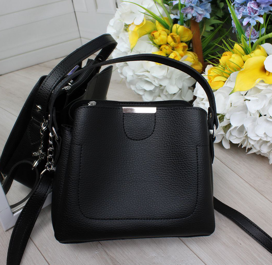 Шкіряна жіноча чорна сумка через плече квадратна середнього розміру, фото 1