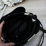 Шкіряна жіноча чорна сумка через плече квадратна середнього розміру, фото 4