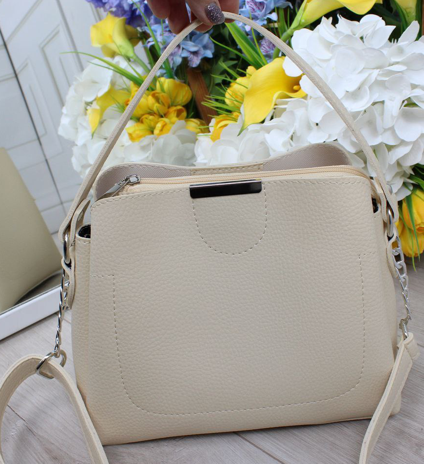 Шкіряна сумка жіноча бежева через плече квадратна середнього розміру модна, фото 1