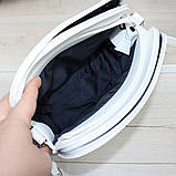 Біла жіноча сумка через плече середнього розміру модна вечірня, фото 8
