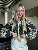 Жіноча вишиванка чорного кольору зі стильною квітковою вишивкою розміри S, М, L