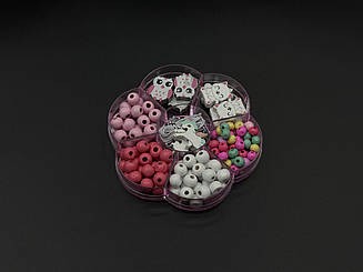 Набір намистин для плетіння браслетів, в пеналі.
