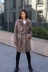 Зимова жіноча дублянка з відкладним коміром і поясом у капучіновому кольорі