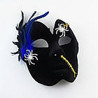 Карнавальна маска з пером та павуками 19х15.5см / Оксамитова маска на Хелловін / Косплей маска маскарадна, фото 10