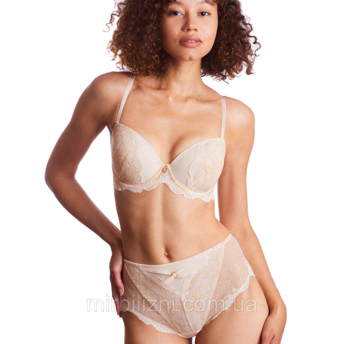 320673 Бюстгальтер формована чашка