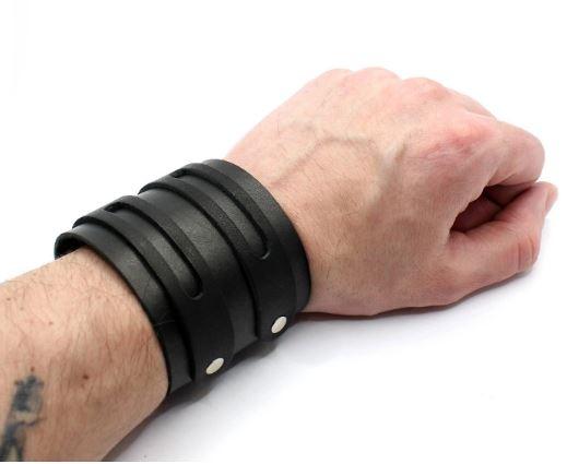 Чоловічий шкіряний широкий браслет-манжета "Turan" з декоративними елементами, фото 1