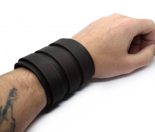 Чоловічий шкіряний широкий браслет-манжета "Legion" з декоративними елементами, фото 1