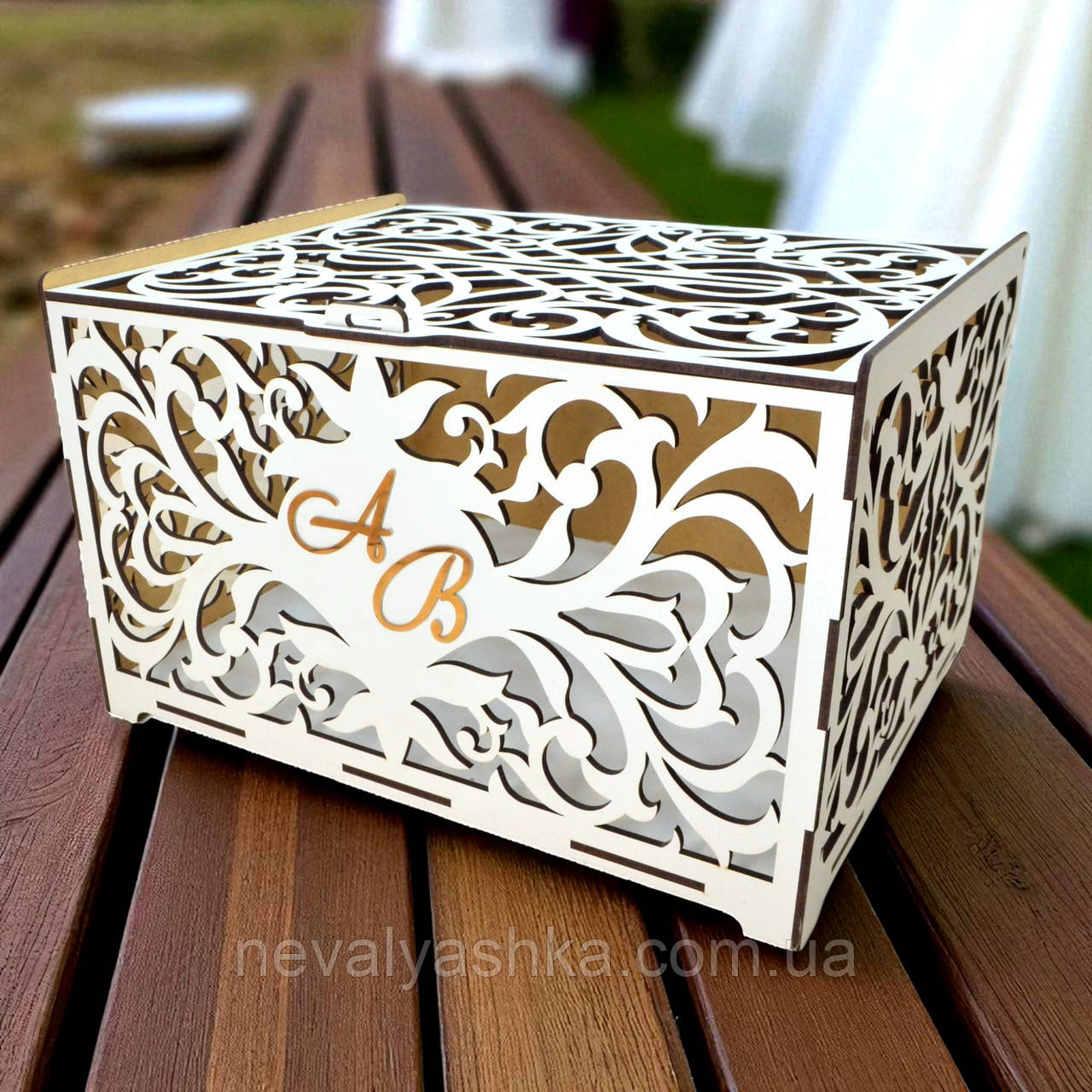 Дерев'яна Коробка на Весілля 30х23х18 см Весільна Скарбниця з Іменами Коробочка для Грошей Скриня Скарбничка Біла Ажурна