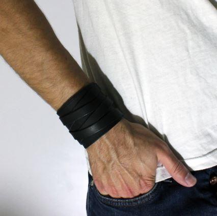 Чоловічий шкіряний широкий браслет-манжета "Wolverine" з декоративними переплетеними смужками, фото 1