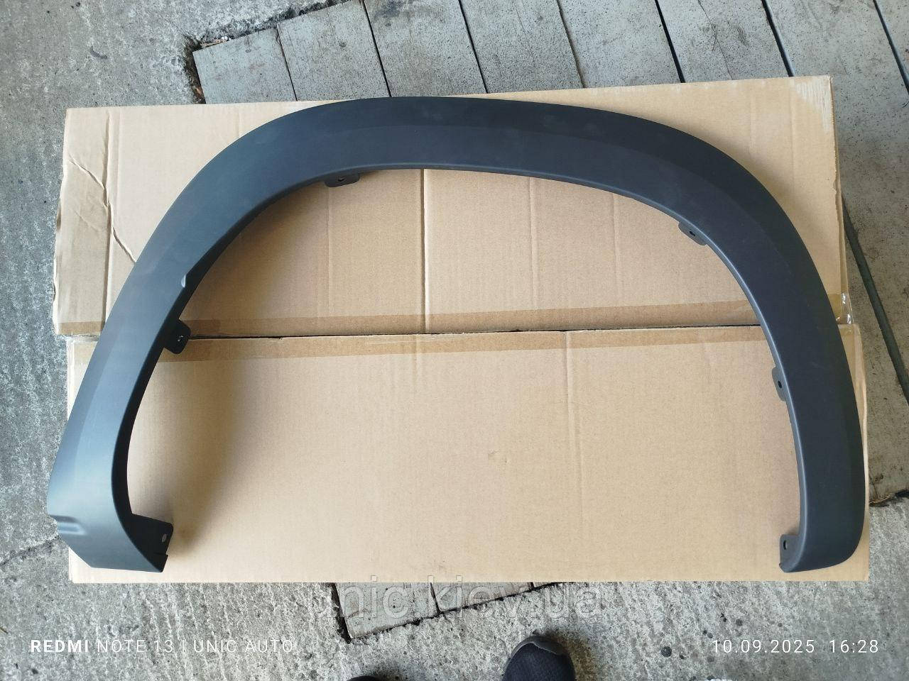 Накладка арки переднього правого крила Дачія Спрінг (Dacia Spring) нова