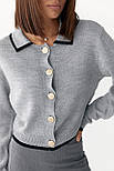 Короткий кардиган на ґудзиках із контрастною окантовкою — сірий колір, ONE SIZE (є розміри), фото 4