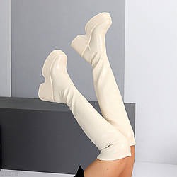 Ефектні молодіжні світлі бежеві ботфорти на платформі