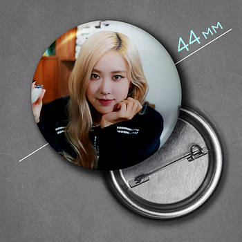 "Розе / Пак Чейон (Блек Пінк / Blackpink)" значок круглий на булавці Ø44 мм