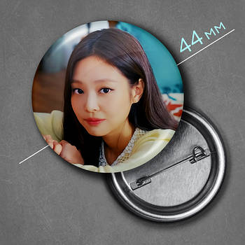 "Дженні / Кім Дженні (Блек Пінк / Blackpink)" значок круглий на булавці Ø44 мм