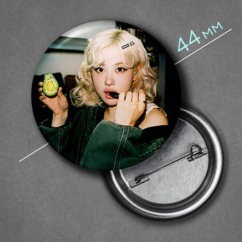 "Розе / Пак Чейон (Блек Пінк / Blackpink)" значок круглий на булавці Ø44 мм