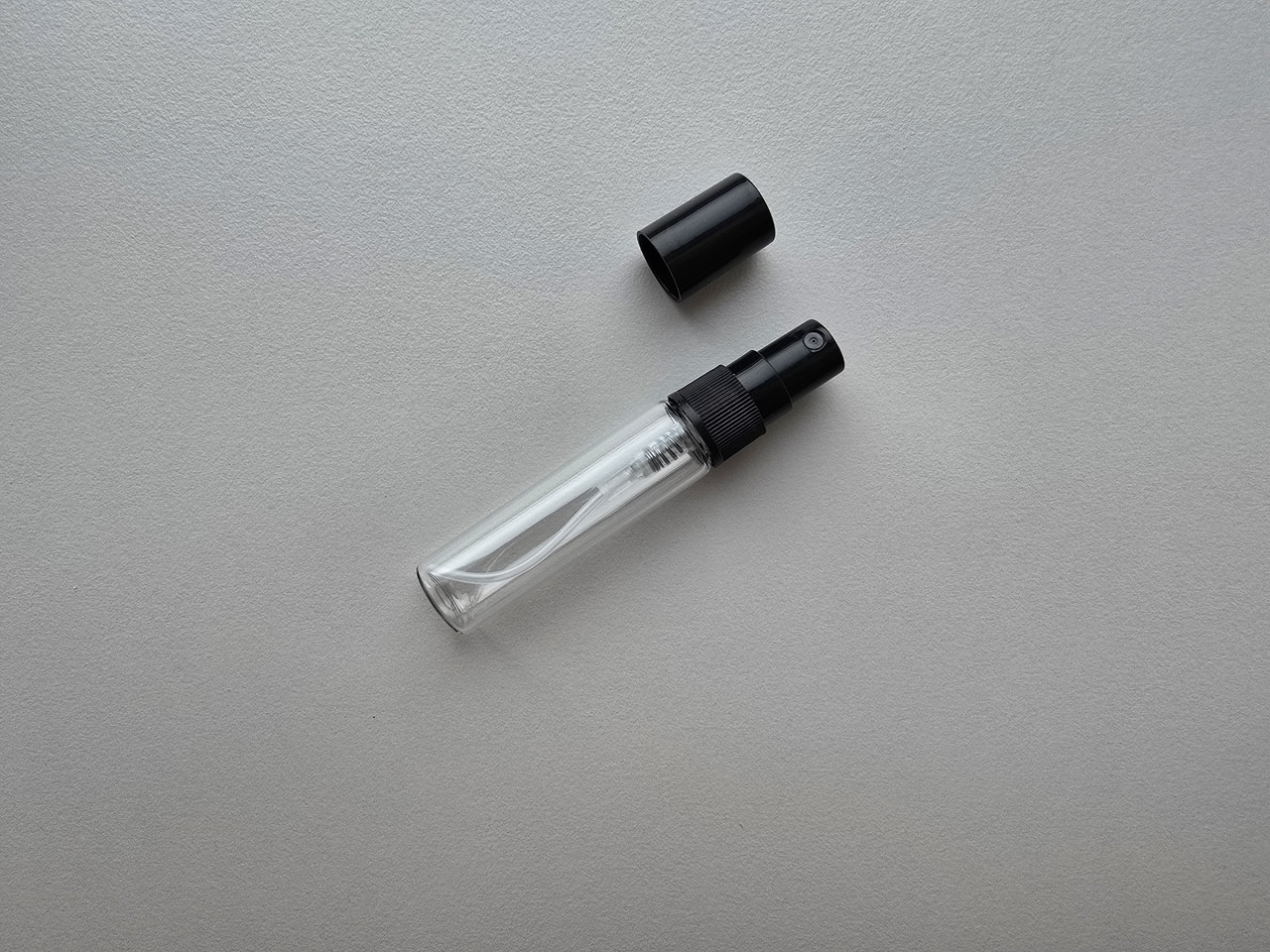 5 мл Олівець скляний прозорий з пластиковим чорним спреєм, флакон, пляшка, атомайзер з розпилювачем