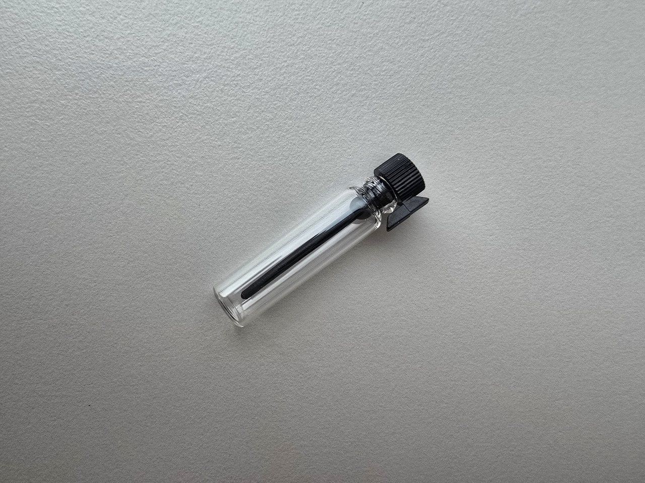 1 мл флакончик прозорий скляний пробник з чорним ковпачком тестер фіолка мініатюра для парфумерії