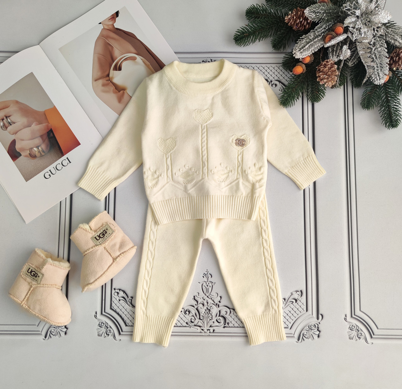 В'язаний теплий костюм для новонародженої дівчинки