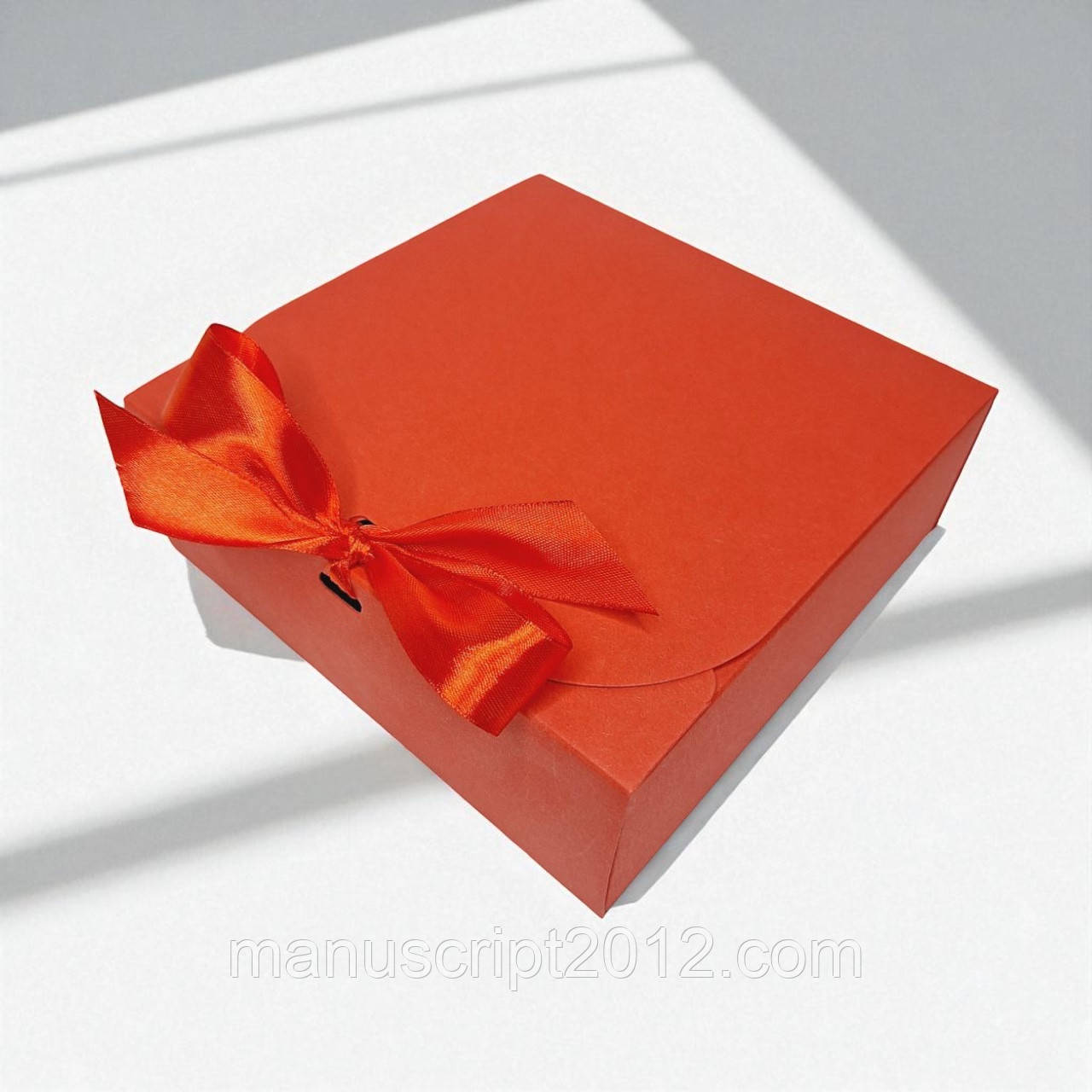 Коробка подарункова зі стрічкою (170х170х60мм.) червона, фото 1