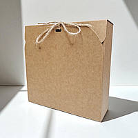 Коробка подарункова зі стрічкою (170х170х60мм.) крафт