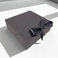 Коробка подарункова зі стрічкою (170х170х60мм.) чорна