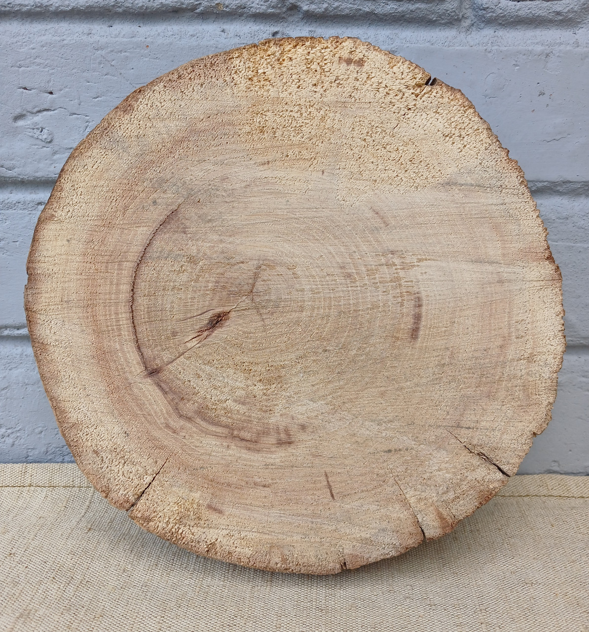 Сляб дерев'яний, не оброблений - заготовка для творчості, d 230х220х40мм.