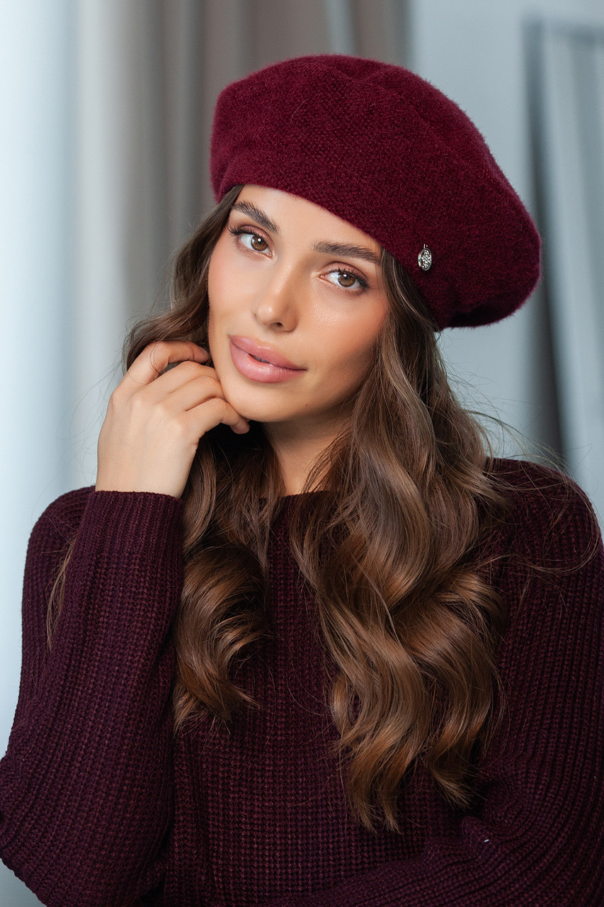 Жіночий берет на ніжці, колір вишневий