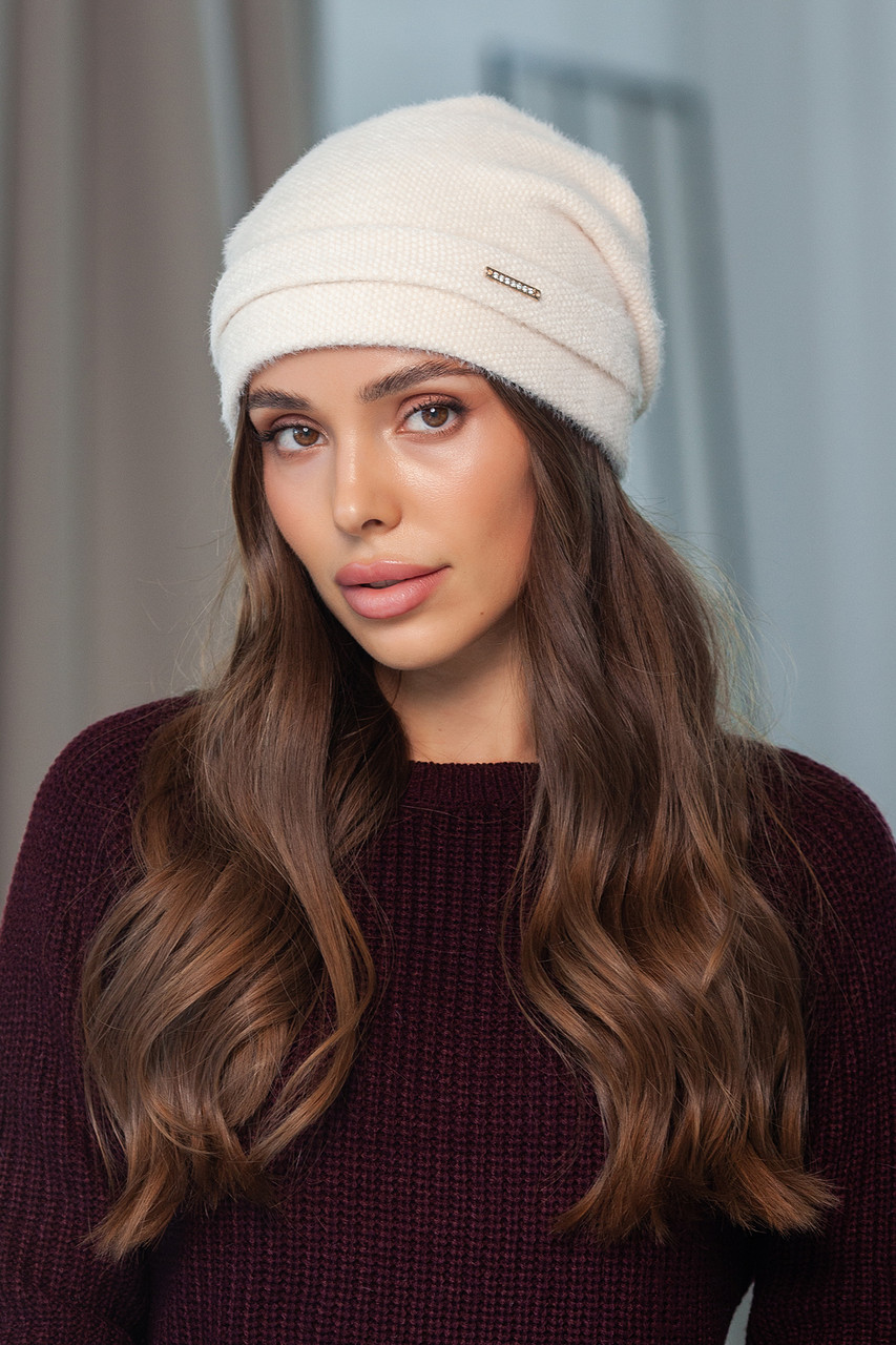 Шапка з екохутра "Даяна", колір молочний