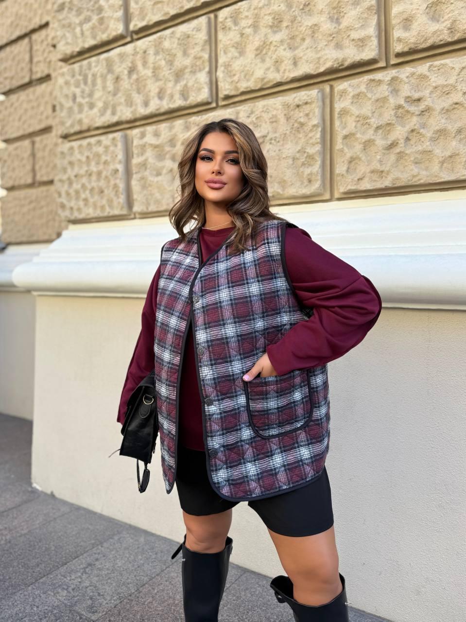 Жіноча жилетка стьобана великого розміру 48-62 фланель на синтепоні 100 на ґудзиках, фото 1