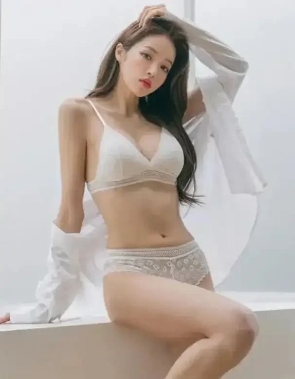 Жіноча нижня білизна білого кольору з мережева