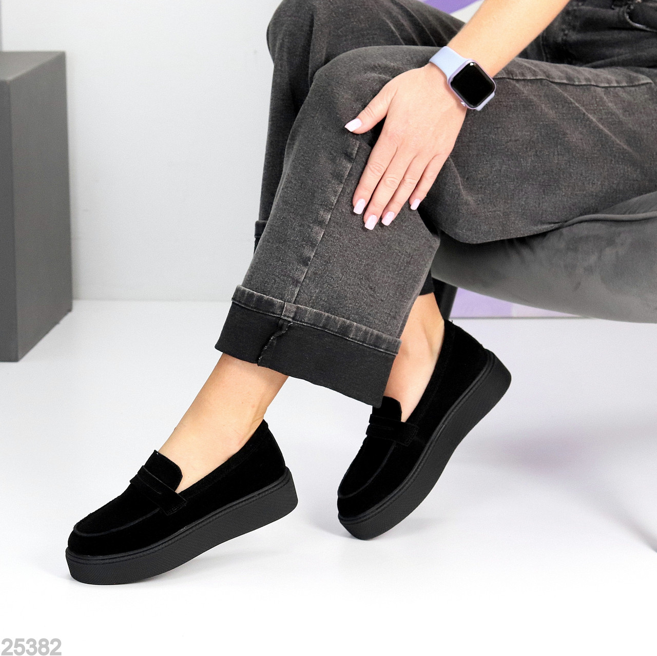 Актуальні чорні замшеві лофери на потовщеній підошві, фото 1
