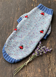 Светр ручноі роботи для улюбленця з вишивкою