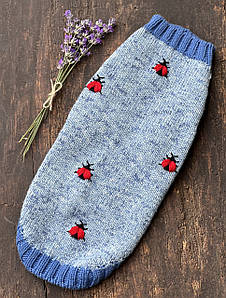 Светр ручноі роботи для улюбленця з вишивкою