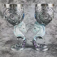 Середньовічний ретро кубок келих для вина в готичному стилі в 3D зображенні Коня