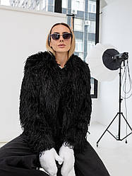 Модна актуальна чорна жіноча коротка пухнаста тепла шубка з екохутра лами